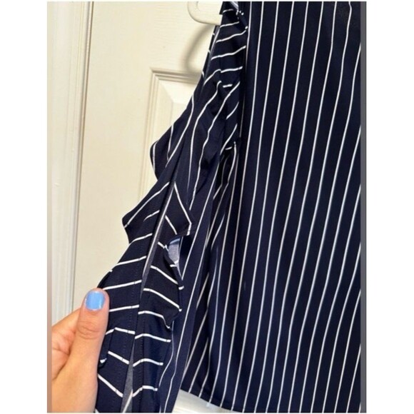 Banana Republic Peek a Boo Cut Out Ruffle Top Blouse Sz M Navy Stripe Stretchy - Picture 6 of 9